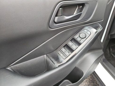 Used 2024 Nissan Rogue S image 23