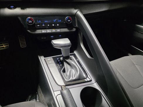 Certified 2025 Hyundai Elantra Sport image 27