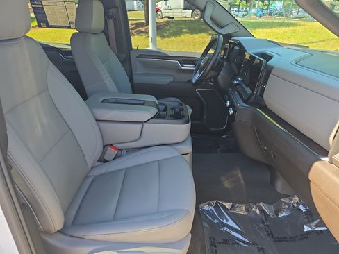 Used 2025 GMC Sierra 1500 SLT RWD image 10