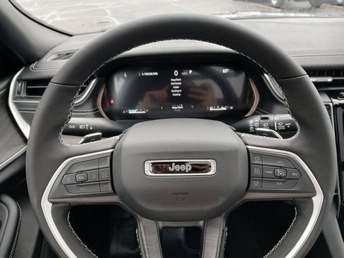New 2025 Jeep Grand Cherokee Limited w/ Black Appearance Package image 16