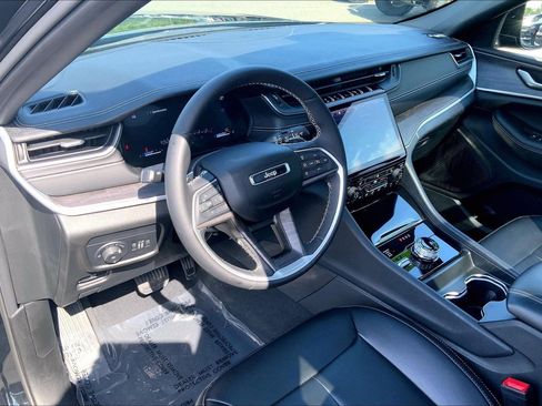 Used 2024 Jeep Grand Cherokee Limited AWD/4WD image 16