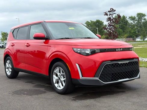 Used 2024 Kia Soul LX w/ Option Group 015 FWD image 1