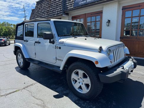 Used 2010 Jeep Wrangler Unlimited Sahara w/ Trailer Tow Group AWD/4WD image 2