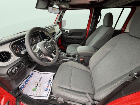 Used 2024 Jeep Wrangler Unlimited Sahara w/ Safety Group AWD/4WD image 9