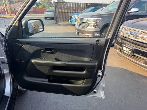Used 2005 Honda CR-V LX image 14