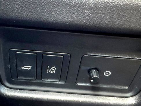 Used 2018 Land Rover Discovery Sport HSE image 12