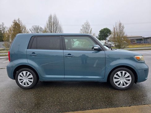 Used 2010 Scion xB FWD image 6