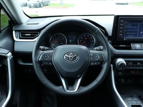 Used 2021 Toyota RAV4 XLE Premium FWD image 15