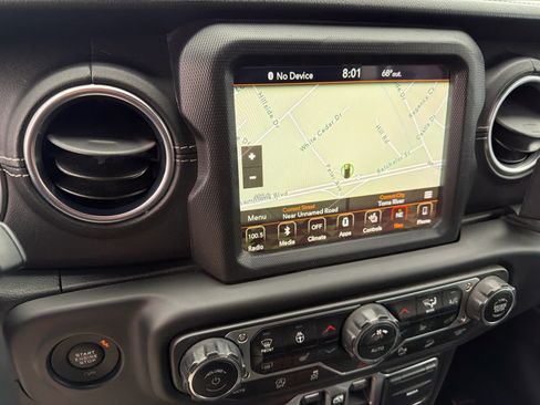 Used 2018 Jeep Wrangler Unlimited Sahara AWD/4WD image 9
