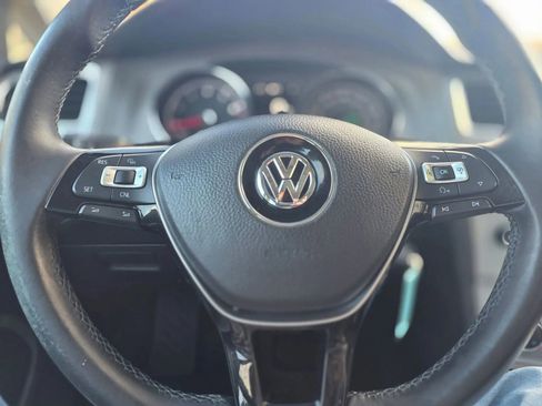 Used 2016 Volkswagen Golf S image 14