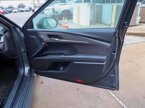 Used 2025 Toyota Camry LE image 31