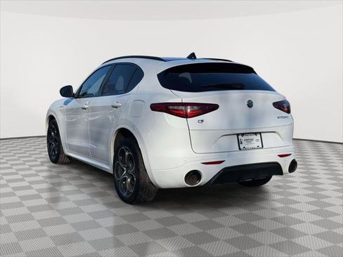 Used 2023 Alfa Romeo Stelvio Veloce image 5
