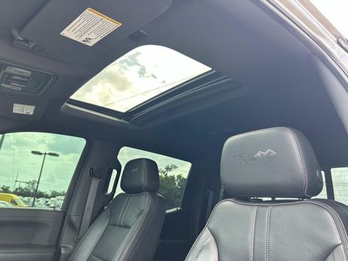 Used 2020 Chevrolet Silverado 1500 High Country w/ Technology Package AWD/4WD image 32