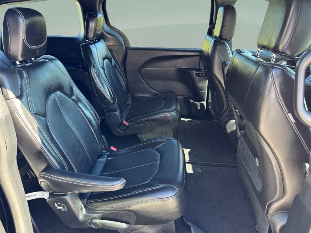 Used 2025 Chrysler Pacifica Select FWD image 23