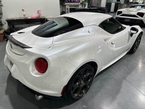 Used 2017 Alfa Romeo 4C Coupe w/ Coupe Track Package 1 RWD image 2