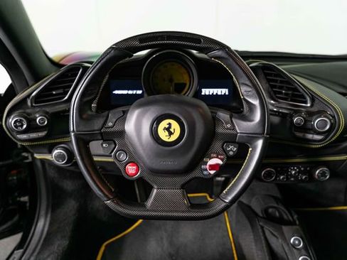 Used 2017 Ferrari 488 GTB RWD image 18