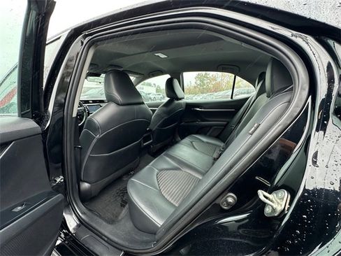 Used 2020 Toyota Camry SE image 18