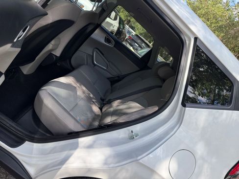 Used 2025 Kia Soul LX w/ LX Technology Package FWD image 23