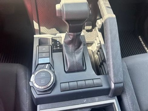 Used 2025 Toyota Tacoma SR5 AWD/4WD image 12