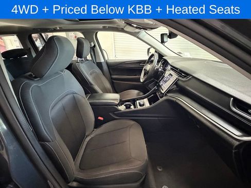 Used 2023 Jeep Grand Cherokee Laredo AWD/4WD image 24