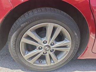 Used 2017 Hyundai Elantra SE FWD video 3