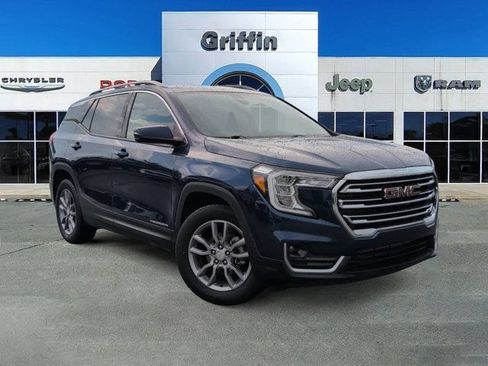 Used 2022 GMC Terrain SLT FWD image 2