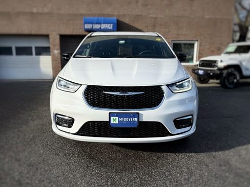 New 2026 Chrysler Pacifica Select image 2