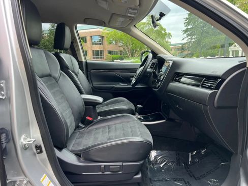 Used 2019 Mitsubishi Outlander SE FWD image 16