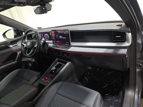 Used 2025 Volkswagen Tiguan SE R-Line AWD/4WD image 35