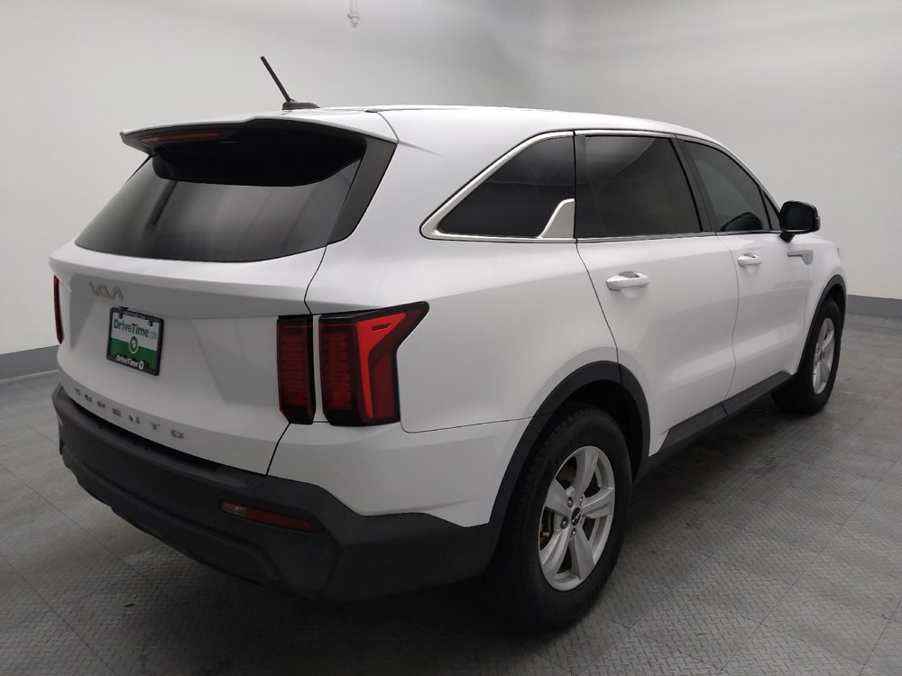 Used 2022 Kia Sorento LX FWD image 9