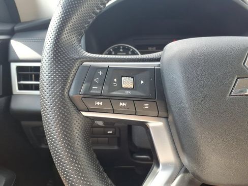 Used 2025 Mitsubishi Outlander SE FWD image 12