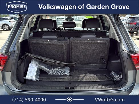 Used 2023 Volkswagen Tiguan SE FWD image 12