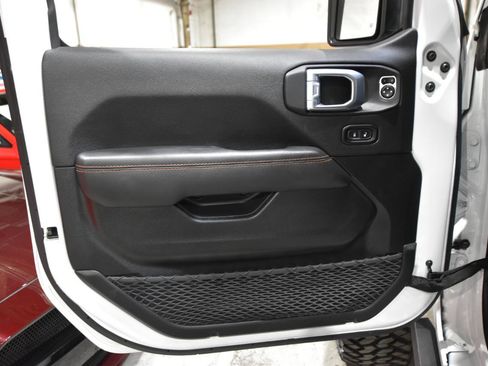 Used 2021 Jeep Gladiator Mojave AWD/4WD image 15