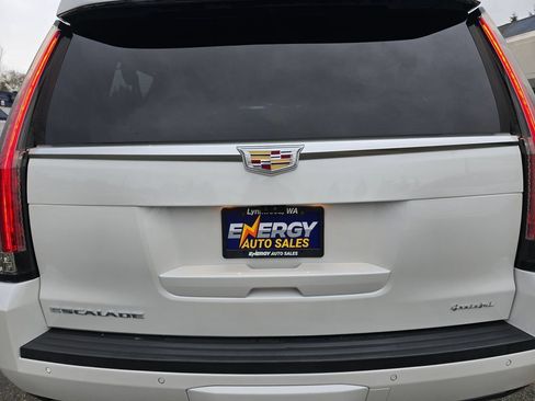 Used 2019 Cadillac Escalade ESV Platinum AWD/4WD image 13