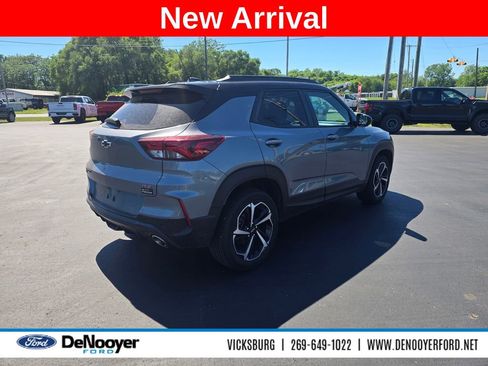 Used 2021 Chevrolet TrailBlazer RS w/ Sun and Liftgate Package AWD/4WD image 4