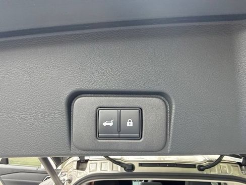 Used 2025 Nissan Rogue Platinum w/ Platinum Premium Package AWD/4WD image 12