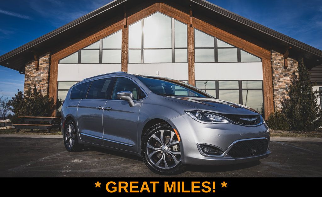 Used 2020 Chrysler Pacifica Limited FWD image 1