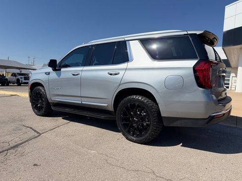 Used 2024 GMC Yukon SLT w/ SLT Luxury Package RWD image 8