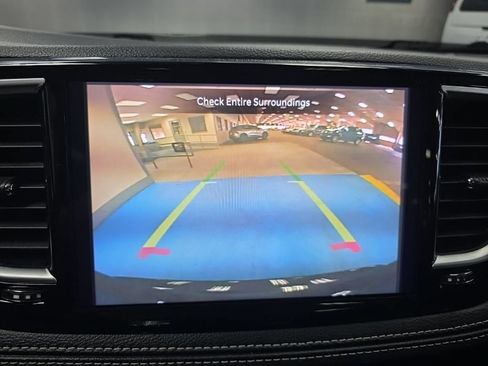 Used 2025 Chrysler Pacifica Limited FWD image 31