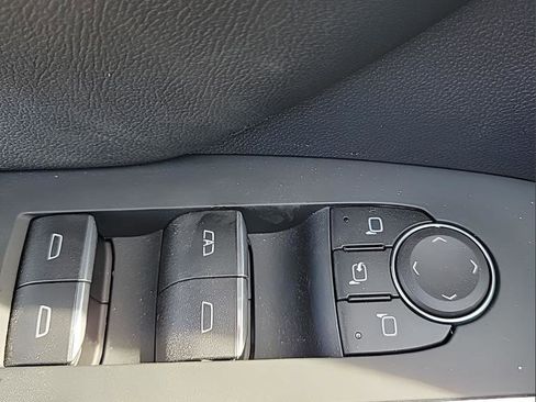 Used 2026 Chevrolet Traverse High Country image 21