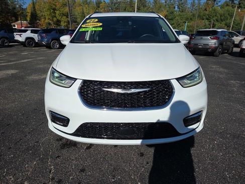 Used 2022 Chrysler Pacifica Touring-L image 69