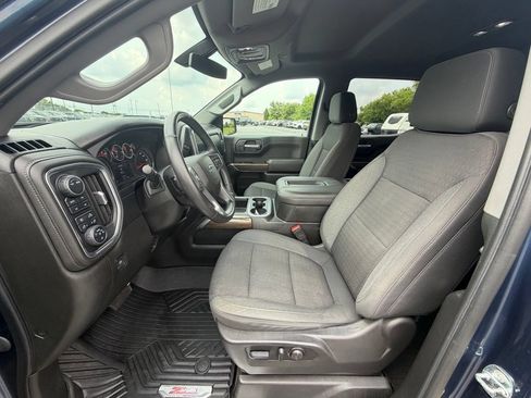 Used 2022 Chevrolet Silverado 1500 RST w/ LPO, Blackout Package AWD/4WD image 2