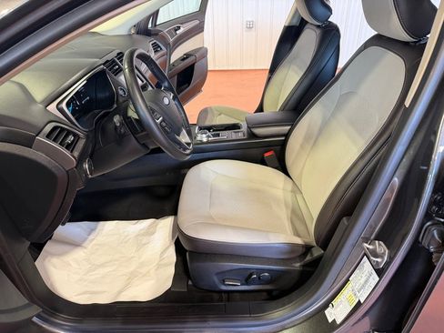 Used 2019 Ford Fusion SE w/ Equipment Group 151A image 16