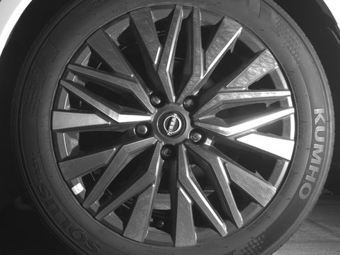 Used 2025 Nissan Altima 2.5 SV FWD image 14