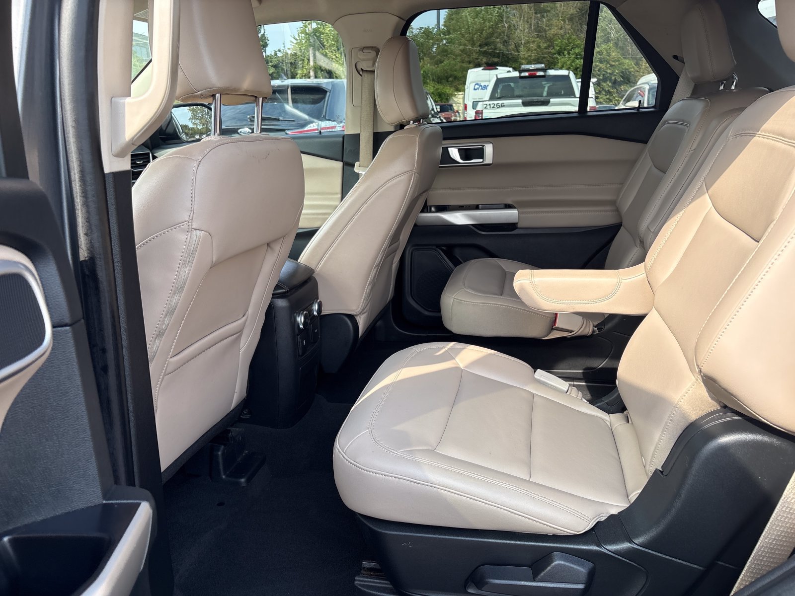 Used 2022 Ford Explorer XLT w/ Equipment Group 202A AWD/4WD image 21