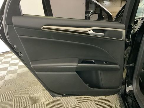 Used 2016 Ford Fusion SE w/ Equipment Group 202A FWD image 27