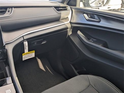 New 2025 Jeep Grand Cherokee Laredo w/ Luxury Tech Group I image 16