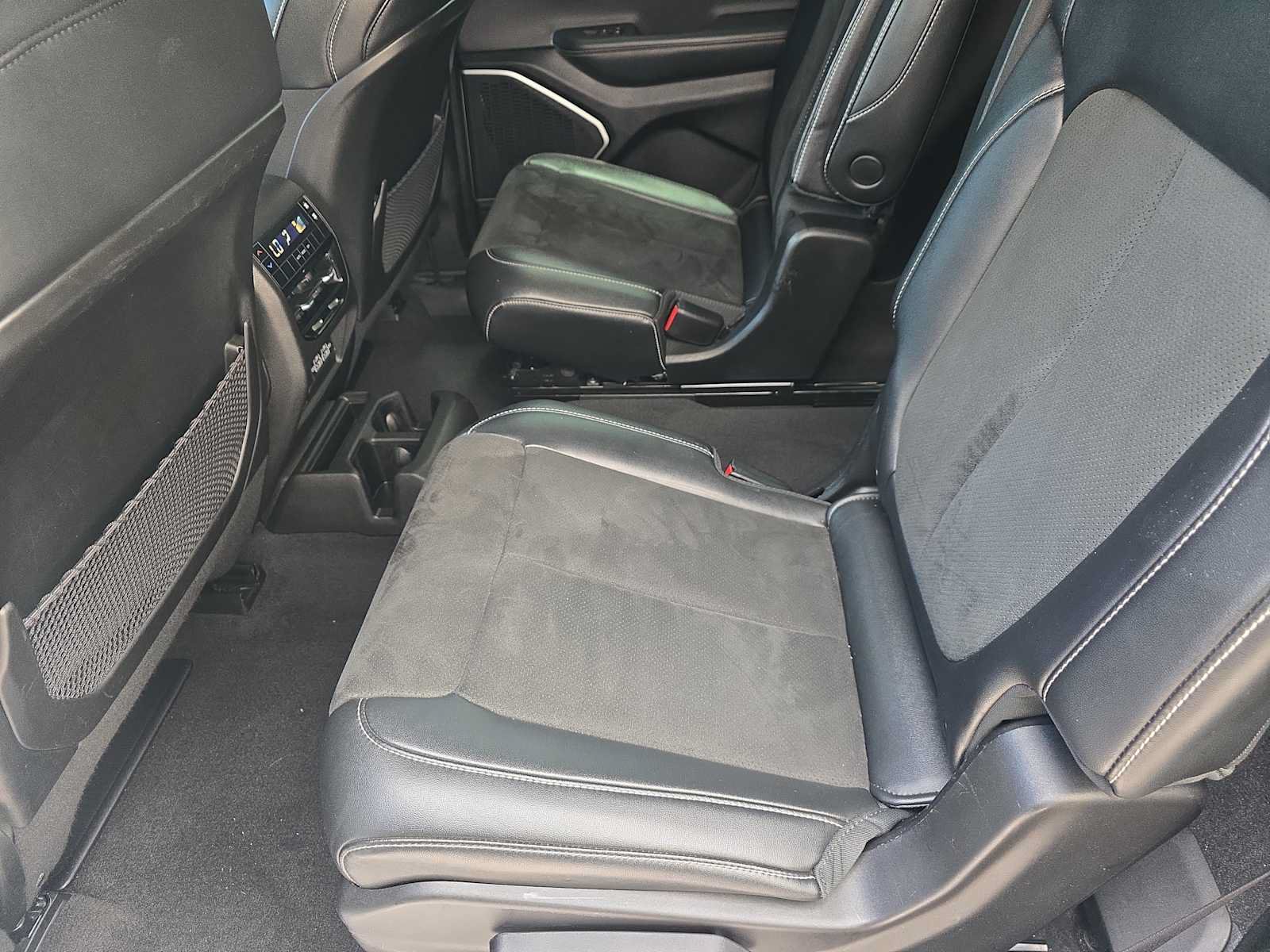 Used 2021 Jeep Grand Cherokee L Laredo RWD image 15