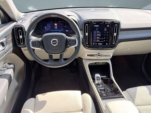 Used 2023 Volvo XC40 B5 Plus w/ Climate Package image 27