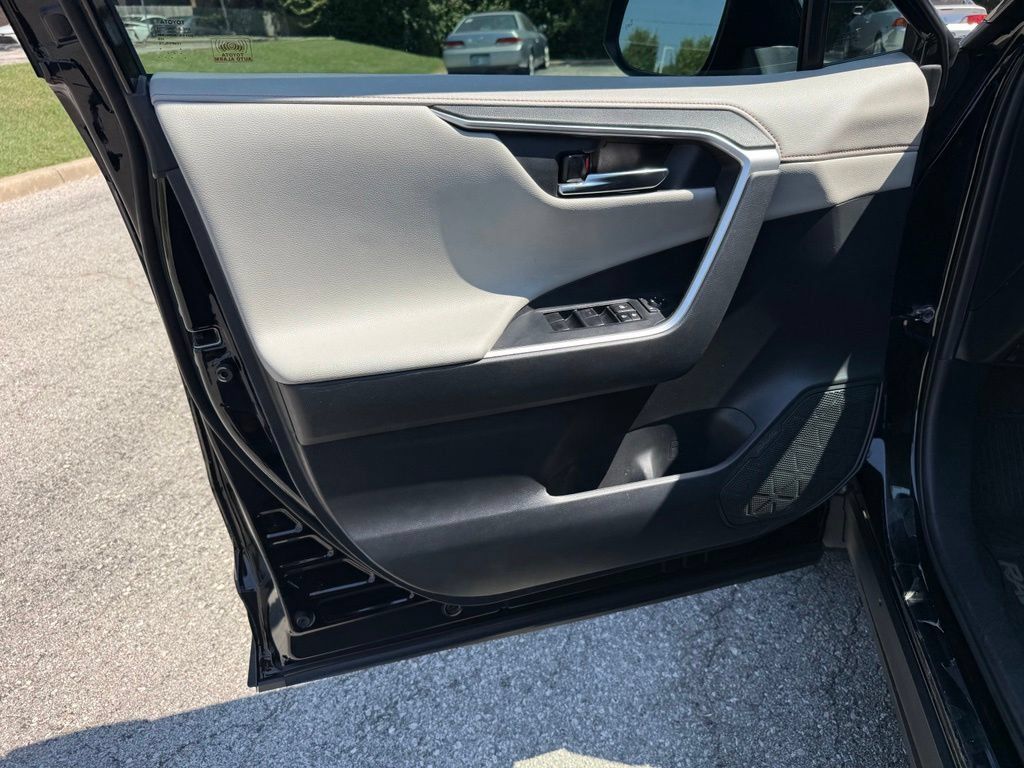 Used 2019 Toyota RAV4 Adventure w/ Cold Weather Package AWD/4WD image 13